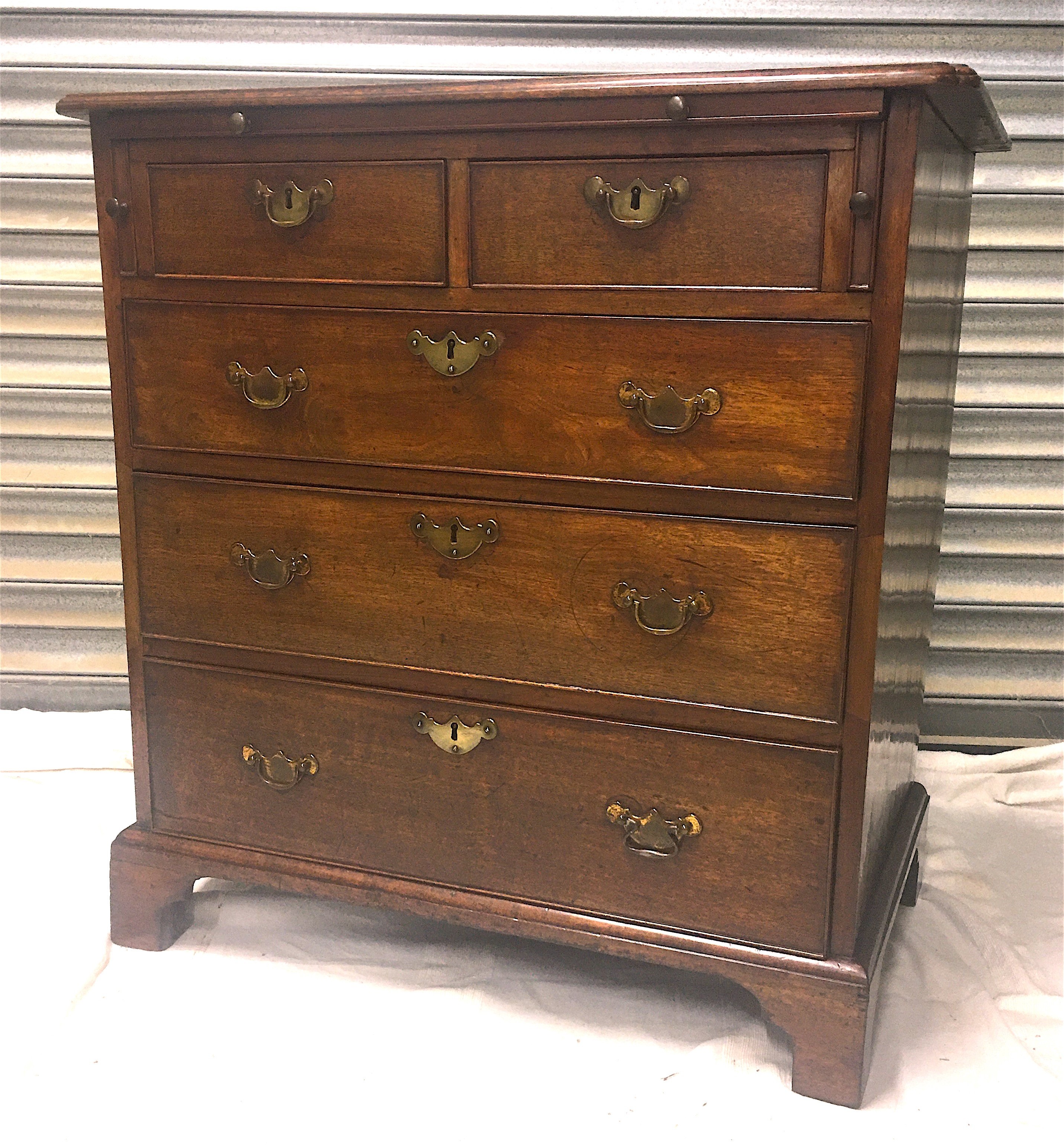 A George III mahogany bachelor's chest with brushing slide, width 82cm, depth 49cm, height 84cm